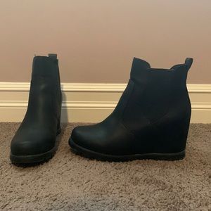 Universal Thread black boots-hidden wedge